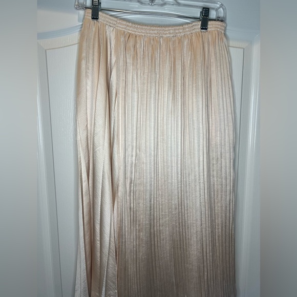 Vince Cream Pleated Midi Skirt Size XS - Picture 4 of 10